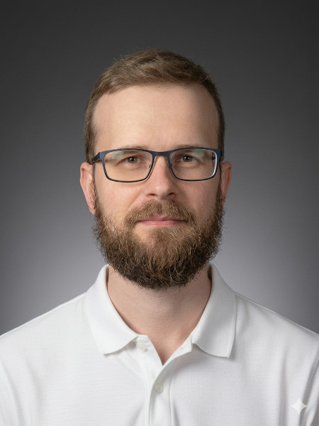 Velmi dobrý portrét s brýlemi a vousy